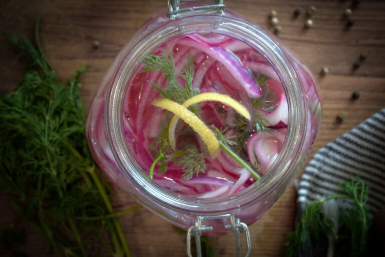 Easy – Delicious Red Onion Pickled with Lemon and Dill