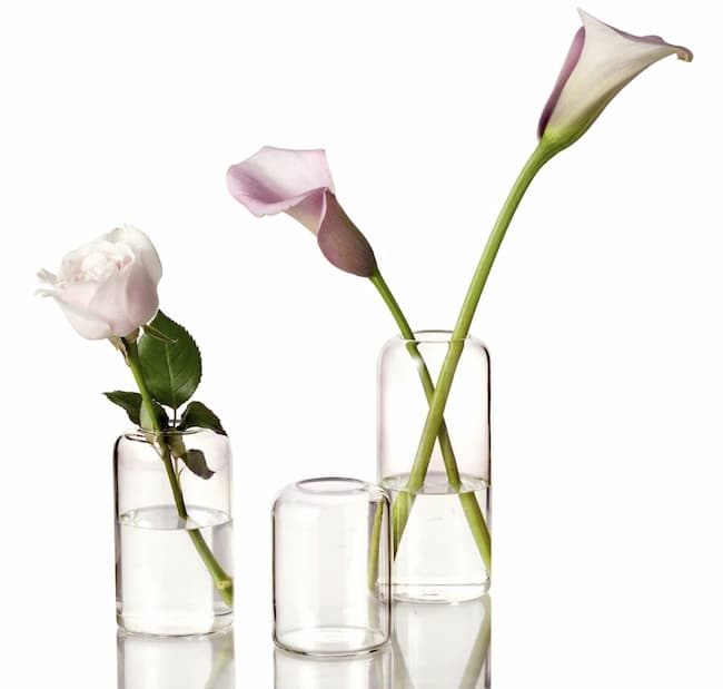 This image has an empty alt attribute; its file name is modern-vases.jpg